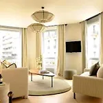 Parisian Luxury - Champs-Elysees פריז