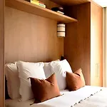 Parisian Luxury - Champs-Elysees * פריז