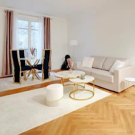 Luxury Montaigne Apartment