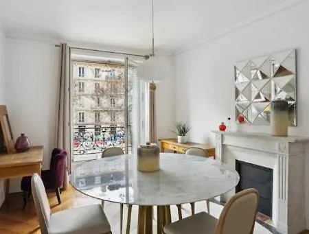 Apartment Luxury Montaigne