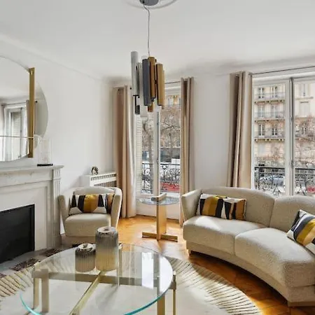 Luxury Montaigne Paris