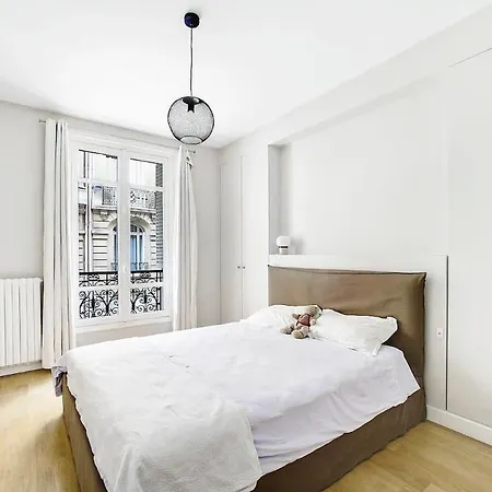 Luxury On Champs-elysees