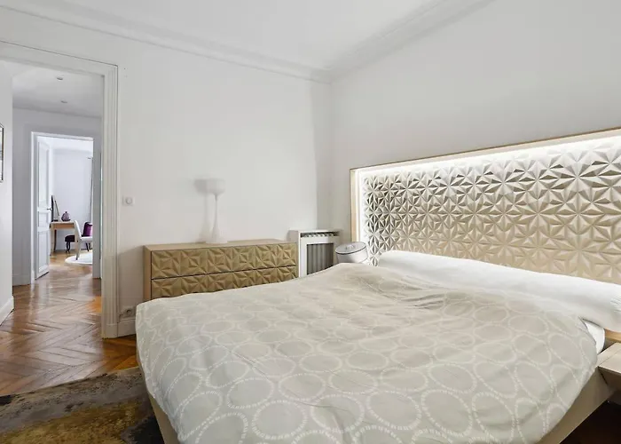 アパート Luxury Eiffel Tower View パリ