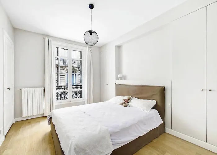Luxury On Champs-elysées
